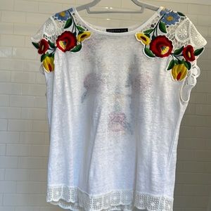 T-shirt with lace detailing